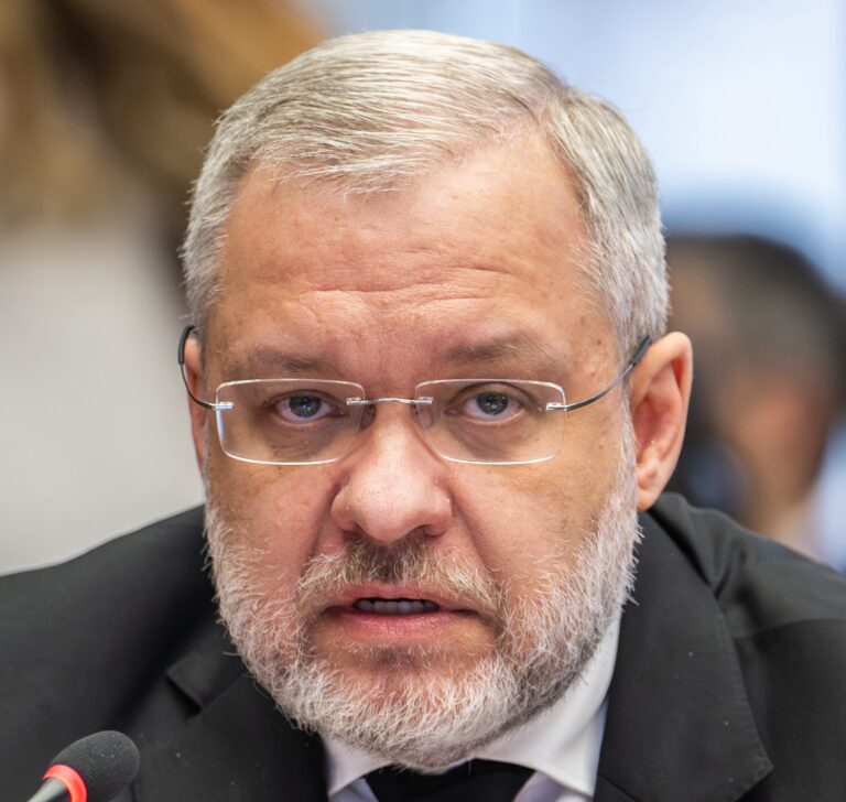 Lire la suite à propos de l’article Ukraine : arrestation de Guerman Galouchtchenko dans l’affaire « Midas »