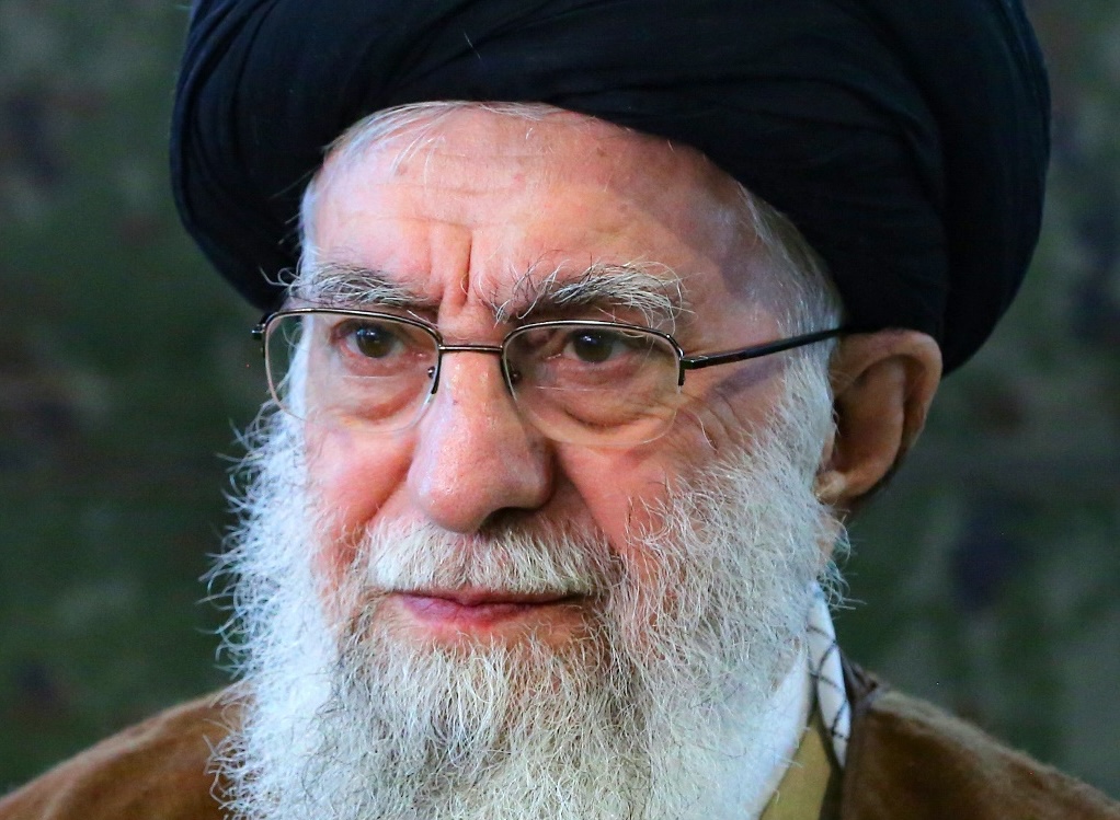 You are currently viewing Ali Khamenei tué dans les frappes israélo-américaines : Donald Trump annonce sa mort, l’Iran décrète 40 jours de deuil