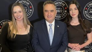 Lire la suite à propos de l’article Alice Cordier : polémique après une photo avec l’ambassadeur d’Israël en France