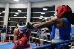 Lire la suite à propos de l’article Boxe féminine : retour sur la soirée organisée par la Boxe Populaire Croix-Rousse pour la Journée du 8 mars