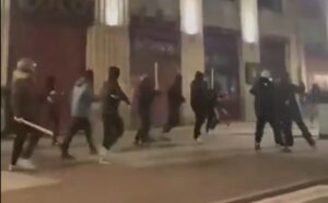 Lire la suite à propos de l’article Celta Vigo – OL : des supporters lyonnais blessés après de violents affrontements avant le huitième de finale