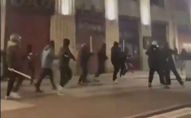 Lire la suite à propos de l’article Celta Vigo – OL : des supporters lyonnais blessés après de violents affrontements avant le huitième de finale