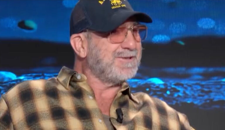 Lire la suite à propos de l’article Éric Cantona : l’ancienne star du football propose une loi radicale pour mettre fin aux guerres