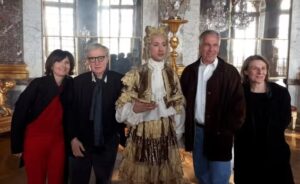 Lire la suite à propos de l’article Jeffrey Epstein à Versailles : la ministre de la Culture Catherine Pégard embarrassée par une photo de 2013