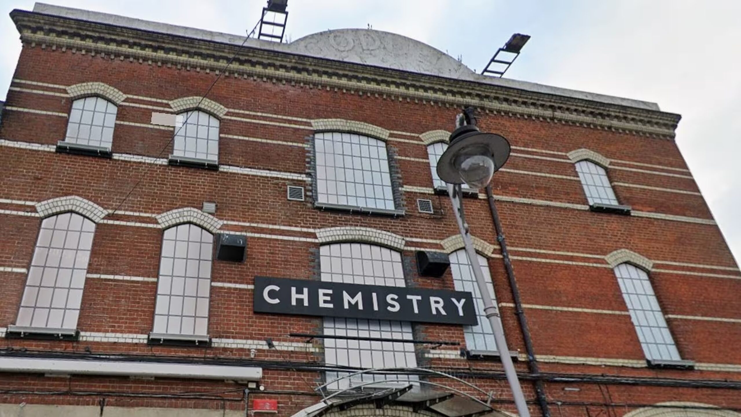 You are currently viewing Méningite : l’Angleterre confrontée à une flambée inédite, un premier cas lié au cluster signalé en France