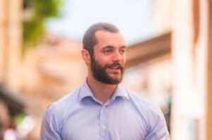 Lire la suite à propos de l’article Menton : Louis Sarkozy rate son entrée en politique et finit troisième au premier tour