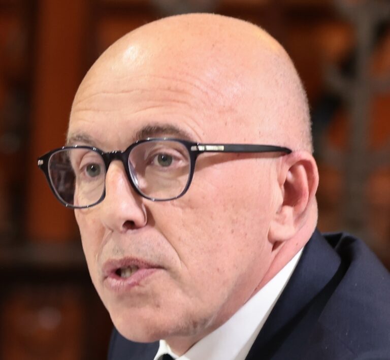 Lire la suite à propos de l’article Municipales à Nice : Éric Ciotti largement en tête face au maire sortant Christian Estrosi