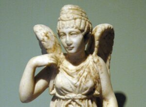 Lire la suite à propos de l’article Némésis : de déesse grecque de la justice divine à symbole moderne de la vengeance