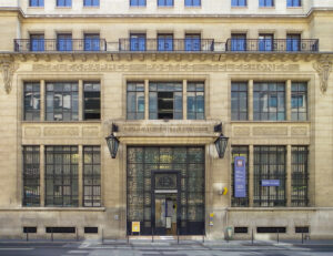 Lire la suite à propos de l’article Paris : un projet d’attaque contre Bank of America déjoué, la piste d’un lien avec l’Iran évoquée