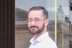 Lire la suite à propos de l’article Roubaix : David Guiraud (LFI) conquiert la mairie et signe une victoire nette face à la droite