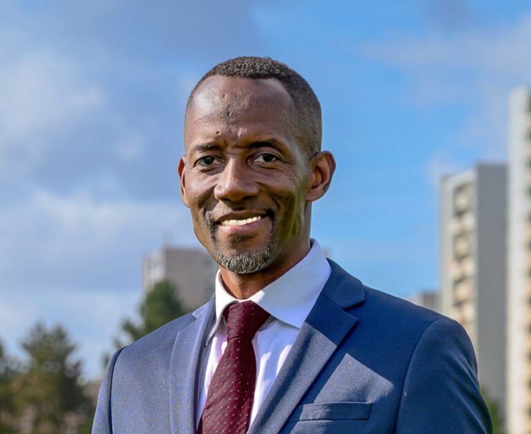 Lire la suite à propos de l’article Saint-Denis : L&rsquo;Insoumis Bally Bagayoko élu maire dès le premier tour face au socialiste Mathieu Hanotin