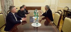 Lire la suite à propos de l’article Volodymyr Zelensky a rencontré Bernard-Henri Lévy et salue son soutien à l’Ukraine