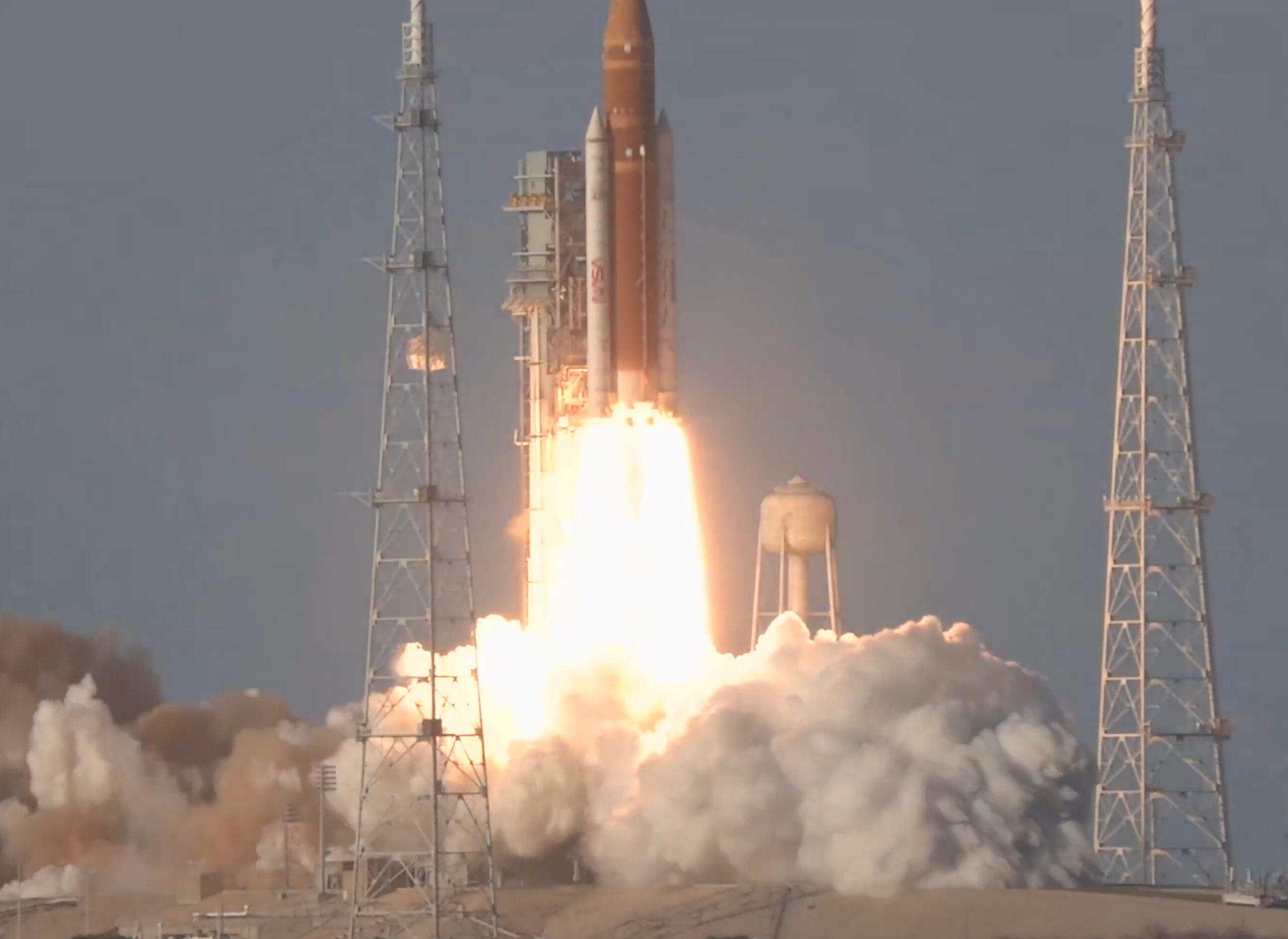 You are currently viewing Artemis-2 : quatre astronautes lancés vers la Lune