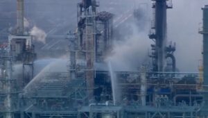 Lire la suite à propos de l’article Australie : un incendie de raffinerie révèle la fragilité énergétique du pays