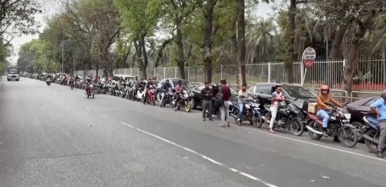 Lire la suite à propos de l’article Bangladesh : la réduction du temps de travail face à la crise énergétique mondiale