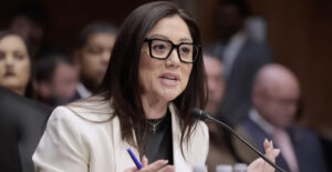 Lire la suite à propos de l’article États-Unis : la ministre du Travail de Donald Trump contrainte de quitter le gouvernement après des scandales