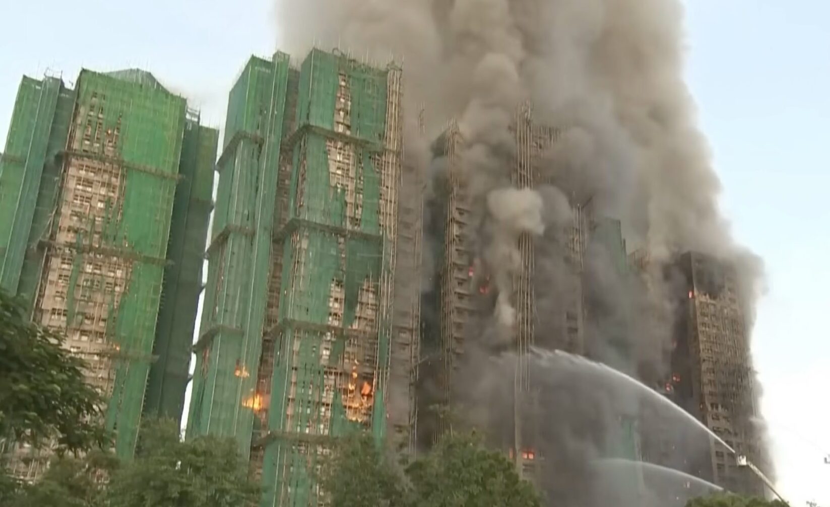 You are currently viewing Hong Kong incendie : le retour des habitants ravive le traumatisme du drame de 2025