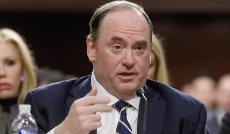 Lire la suite à propos de l’article États-Unis : limogeage éclair du secrétaire à la Marine John Phelan en pleine crise militaire