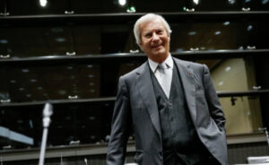 Lire la suite à propos de l’article Think tank Bolloré : l’Institut de l’espérance entend peser sur la présidentielle 2027