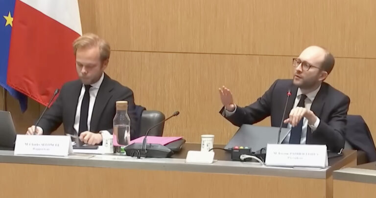 Lire la suite à propos de l’article Audiovisuel public : les vidéos des auditions seront maintenues, quoi qu’il arrive