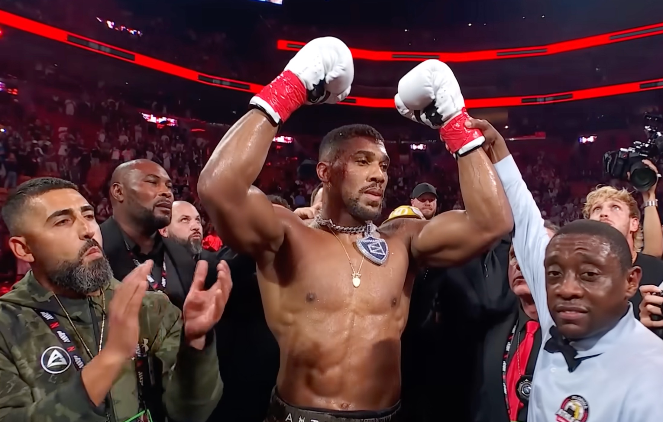 Jake Paul vs. Anthony Joshua. Photo : Capture d'écran de r/Boxing / Reddit.