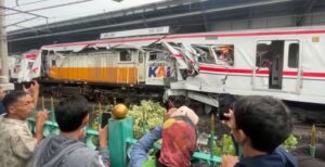 Lire la suite à propos de l’article Indonésie : une collision entre deux trains fait au moins 14 morts près de Jakarta