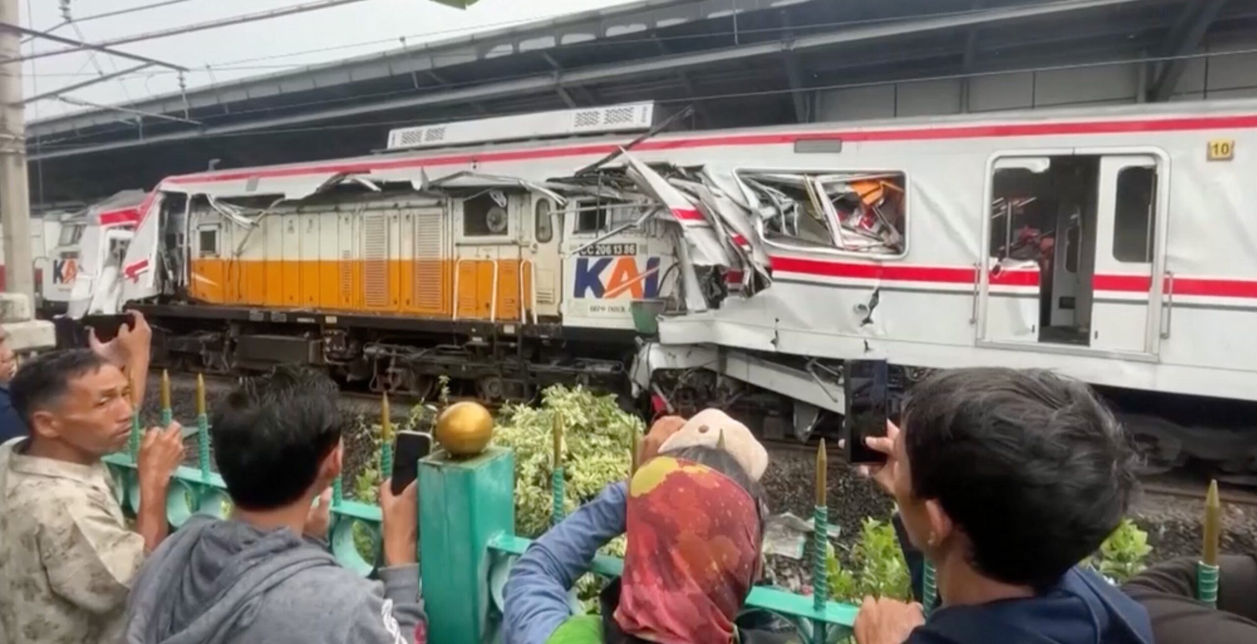 You are currently viewing Indonésie : une collision entre deux trains fait au moins 14 morts près de Jakarta