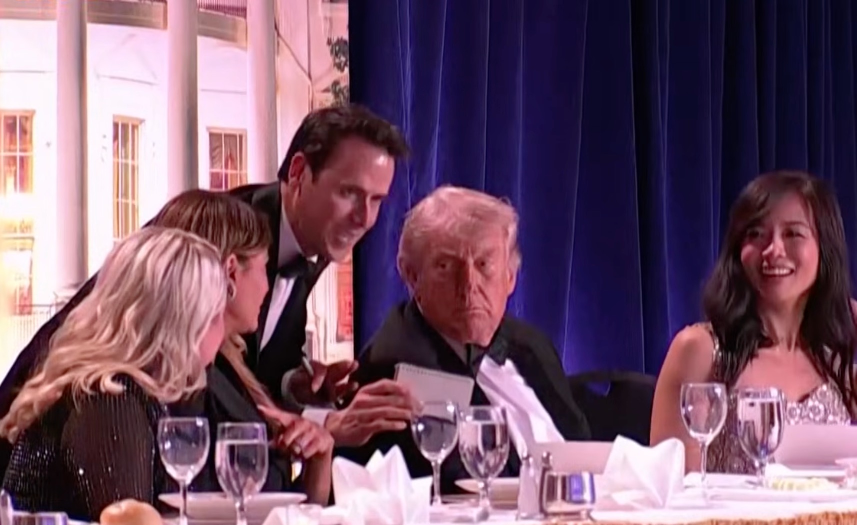 Donald Trump lors du Gala de la Presse. Photo : Capture d'écran de TV5 Monde.