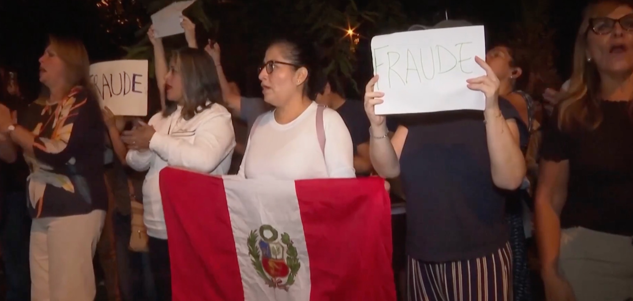 You are currently viewing Pérou : une présidentielle sous tension, accusations de fraude et suspense total deux semaines après le premier tour