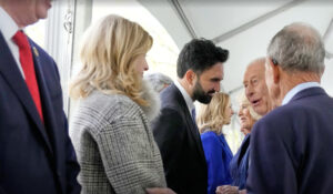 Lire la suite à propos de l’article Koh-i-Noor : le maire de New York interpelle Charles III sur le diamant controversé