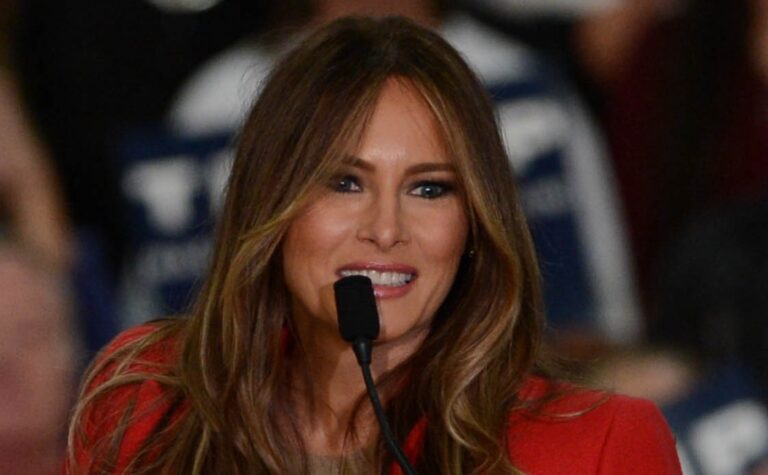 Lire la suite à propos de l’article Epstein : les survivantes accusent Melania Trump de reporter la charge sur les victimes