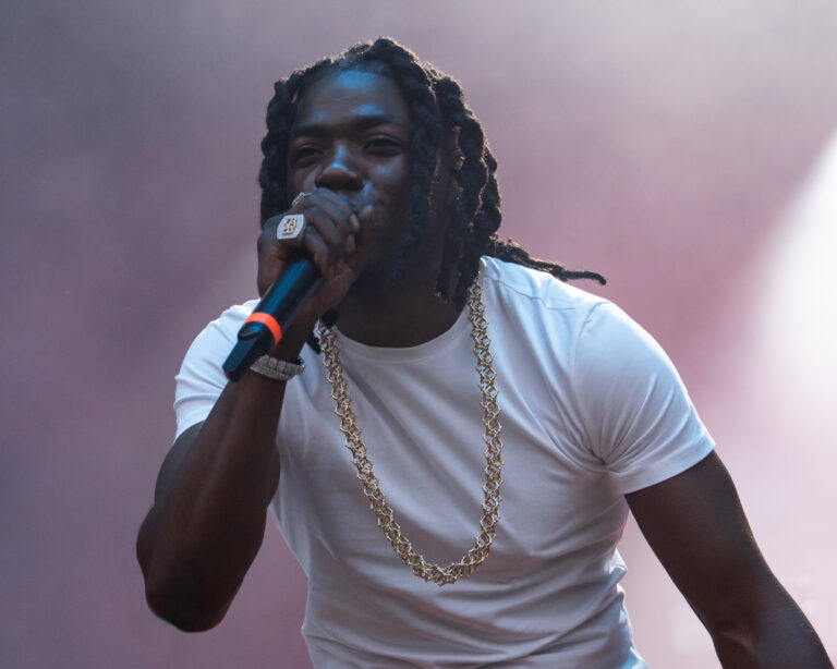 Lire la suite à propos de l’article Gazo annule son concert à Lyon et s’envole aux Caraïbes : la colère des fans