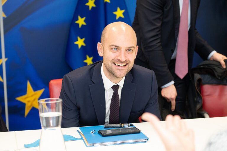 Lire la suite à propos de l’article Jean-Noël Barrot : polémique autour d’une citation controversée sur Israël au Sénat, Rima Hassan réagit