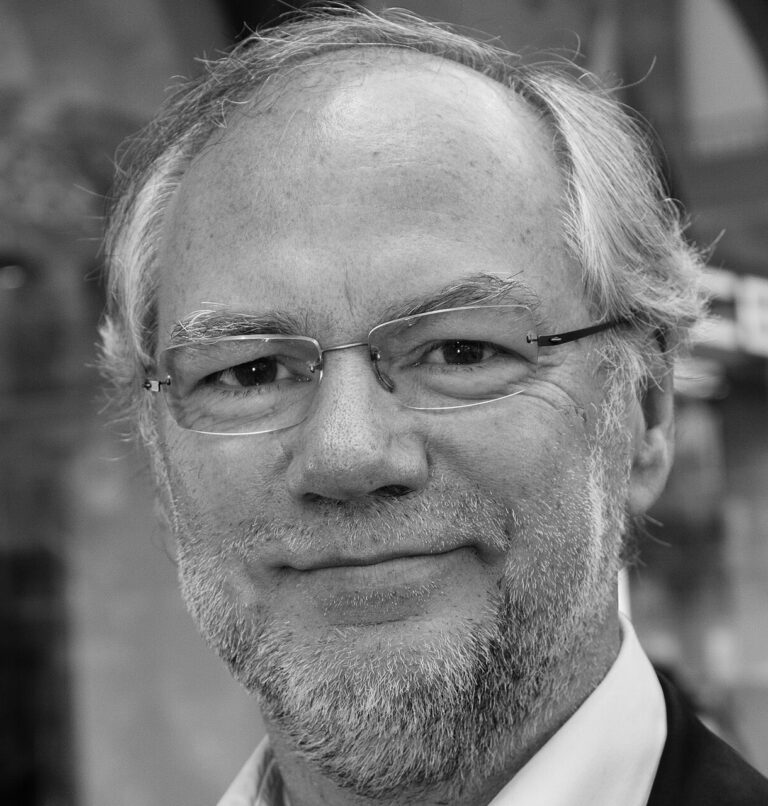 Lire la suite à propos de l’article Laurent Joffrin : dans “Les enfants savent”, le journaliste se dévoile a moitié