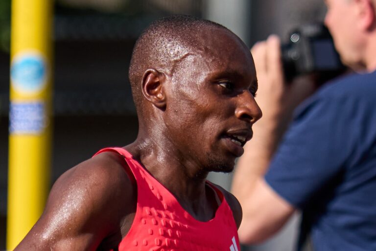 Lire la suite à propos de l’article Marathon : Sabastian Sawe passe sous les deux heures à Londres