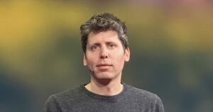 Lire la suite à propos de l’article OpenAI VS Anthropic : Sam Altman dénonce une « stratégie de peur » au cœur de la guerre des IA