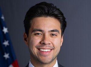 Lire la suite à propos de l’article Samuel Samson : le jeune diplomate de Trump qui veut remodeler l’Europe