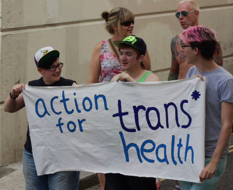 Lire la suite à propos de l’article Transition de genre : une étude finlandaise interroge les bénéfices sur la santé mentale