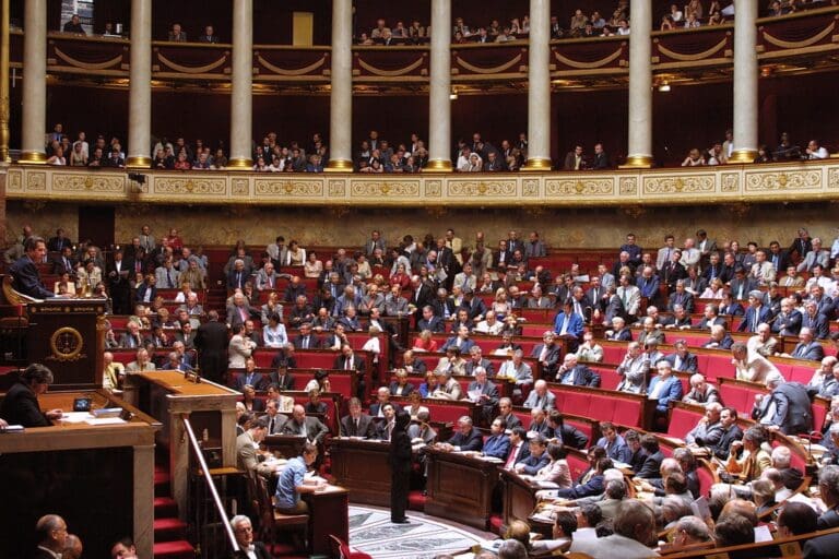 Lire la suite à propos de l’article Code noir : l’Assemblée nationale vote son abrogation près de 180 ans après la fin de l’esclavage