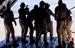 Lire la suite à propos de l’article Armée britannique : opération parachutée inédite à Tristan da Cunha face à un cas suspect de hantavirus