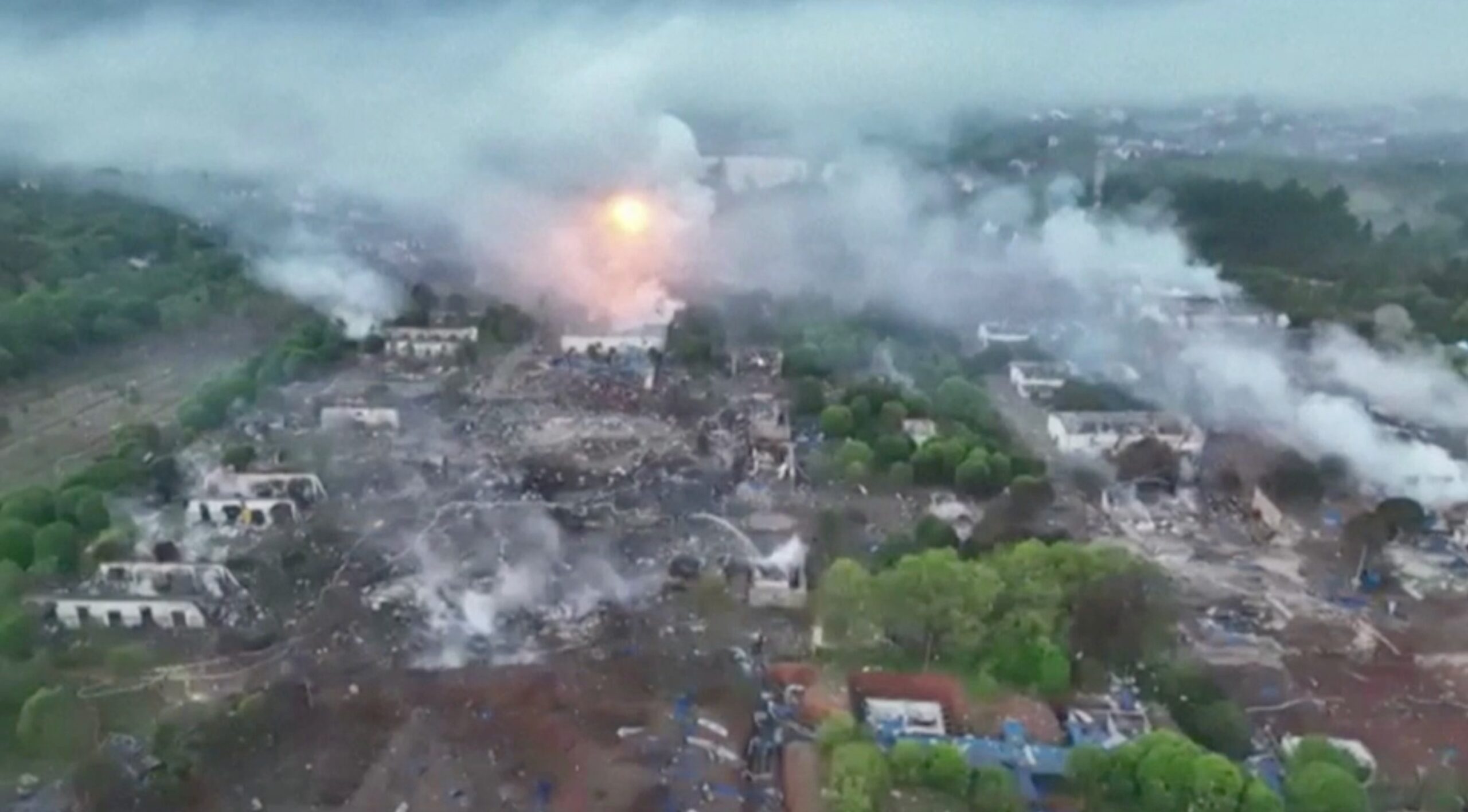 Explosion dans une usine de feux d'artifice en Chine. Photo : Capture d'écran de La Presse.