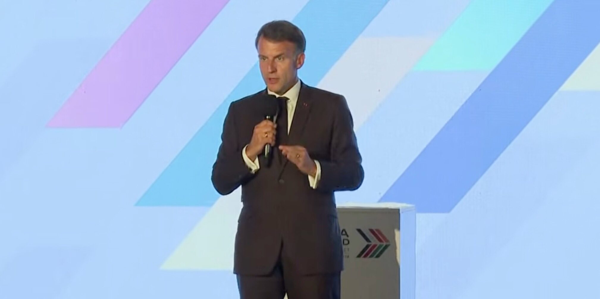 You are currently viewing Afrique : Emmanuel Macron annonce 23 milliards d’euros d’investissements à Nairobi