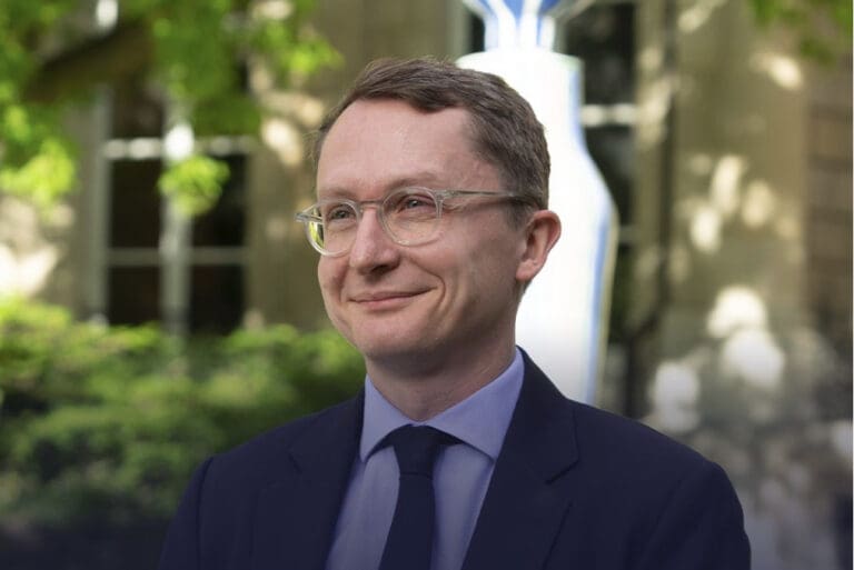 Lire la suite à propos de l’article Vidéosurveillance algorithmique : le Sénat relance la proposition de Paul Midy pour détecter les vols dans les commerces