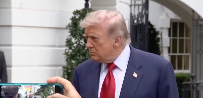 Lire la suite à propos de l’article États-Unis : sous Donald Trump, une centaine d’ambassadeurs américains manquent toujours à l’appel