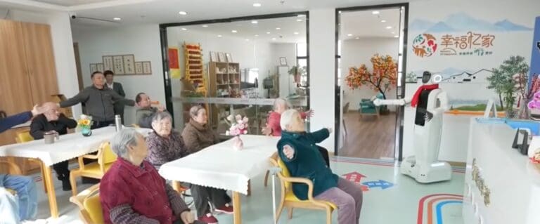 Lire la suite à propos de l’article Robots humanoïdes : la Chine prépare le déploiement massif de “majordomes” pour accompagner ses seniors