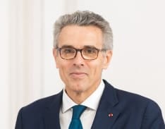 Lire la suite à propos de l’article Conseil d’État : un slip de bain personnalisé au cœur d’une polémique à la préfecture de police de Paris