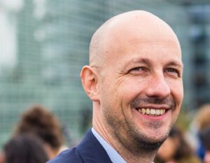 Lire la suite à propos de l’article Eurovision 2026 : Botenga accuse l’UE de double standard sur Israël