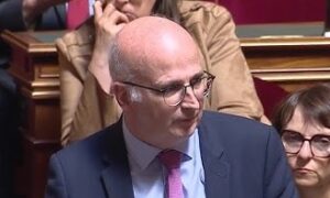 Lire la suite à propos de l’article Hantavirus : au Sénat, Bernard Jomier déclenche une polémique en visant les « antivax »