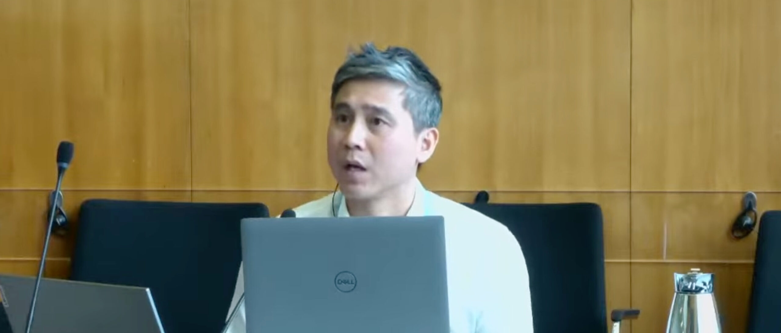 Brian Yao, membre de l’unité de protection et de résilience communautaires de l'OMS. Image : Capture d'écran de la chaine Youtube EPI WIN