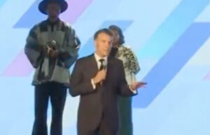 Lire la suite à propos de l’article Africa Forward : Emmanuel Macron s’énerve et « rétablit l’ordre » lors d’une conférence sur la culture au Kenya